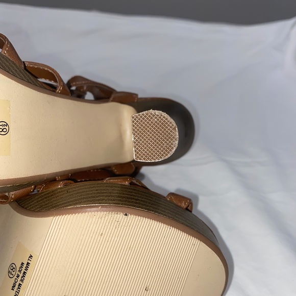 Platform Gladiator Heeled Sandals (Never Worn) Size 8.5 - Picture 6 of 8